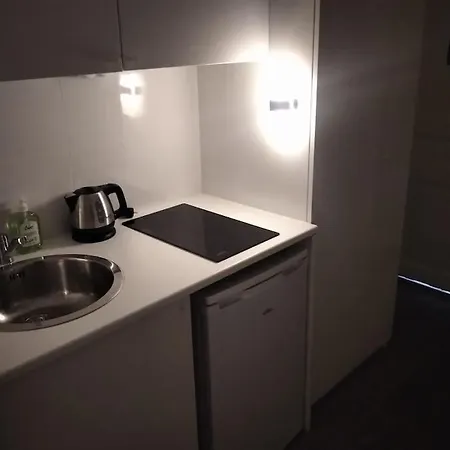 Mini Studio Au Pied De La Tour Eiffel - Completely Refurbished Speed Wifi, Check In 24h, Bed King Size 140x190, No Lift 6th Floor, Shared Toilets Apartment *